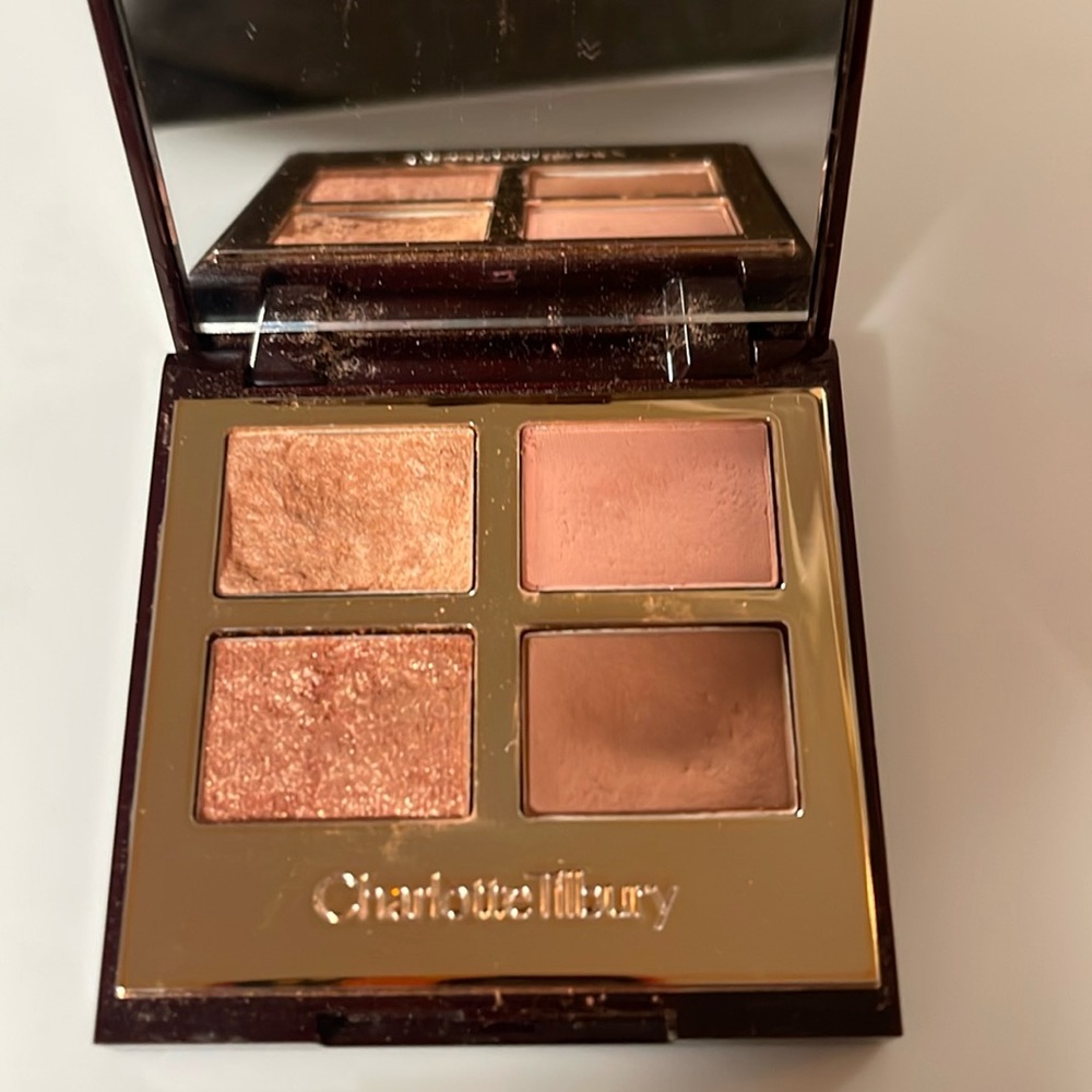 Charlotte Tilbury Pillow Talk eye shadow palette